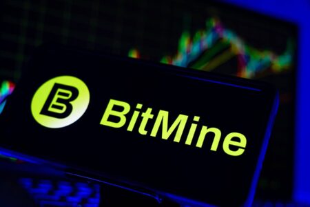 La Fundación Ethereum descarga 5.000 ETH a BitMine (BMNR) en un acuerdo de 10,2 millones de dólares