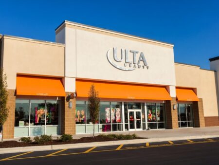 Die Aktie von Ulta Beauty (ULTA) stürzt um 8 % ab, trotz Umsatzzuwachs aufgrund schwacher Zukunftsaussichten